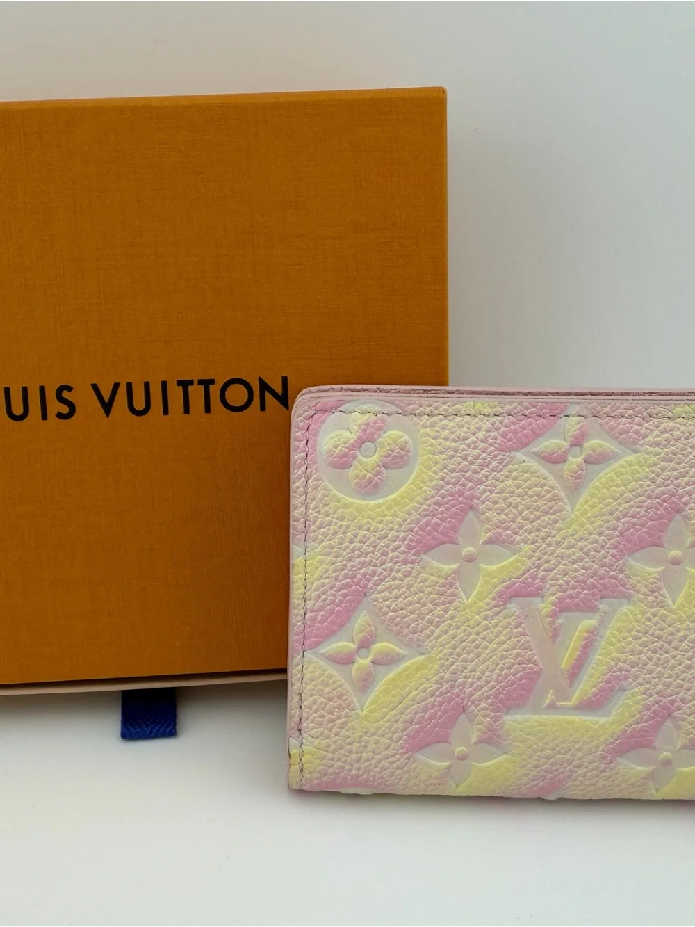 AUTHENTIC Louis Vuitton Pink Stardust Clea Embossed Monogram Compact Wallet
